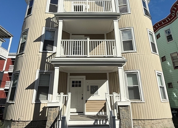 4 SUMNER ST