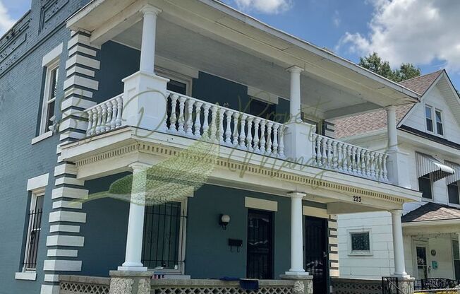 223 N Jackson Ave