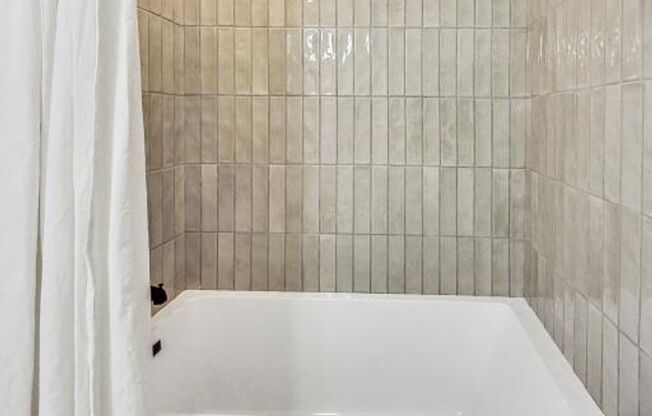 3 beds, 3 baths, 1,248 sqft, $4,600, Unit 3449-409