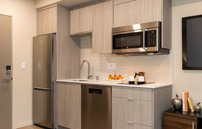 Studio, 1 bath, 301 sqft, $1,395, Unit 302