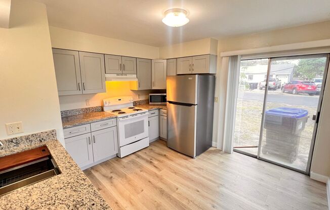 Spacious 2 Bed / 1 Bath Duplex in West Orlando