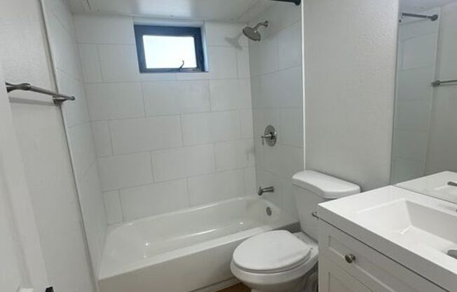2 beds, 1 bath, 802 sqft, $1,595, Unit 114