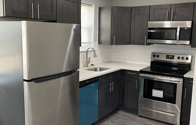2 beds, 1 bath, 800 sqft, $1,695, Unit D - 33