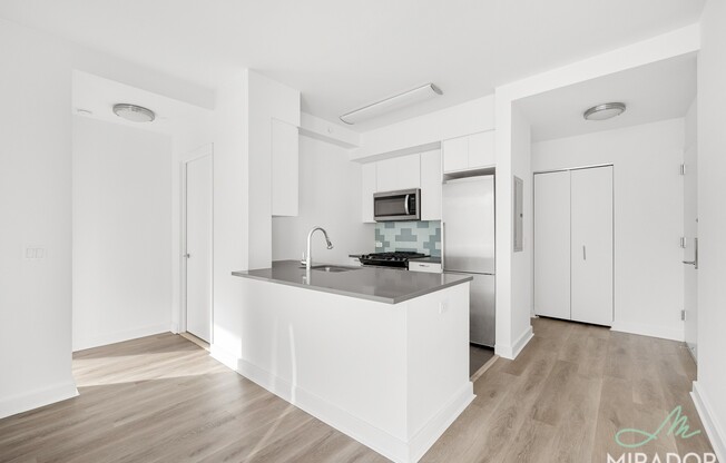 1 bed, 1 bath, $4,600, Unit 4B