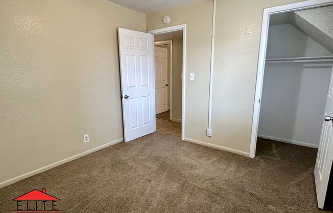 2 beds, 1 bath, 880 sqft, $1,100, Unit #B