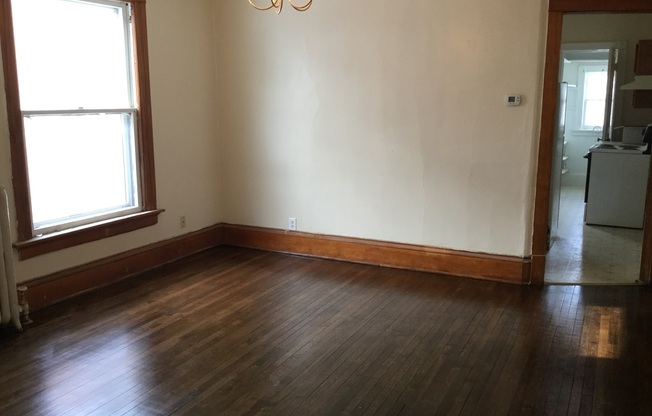 2 beds, 1 bath, $895, Unit lower