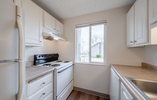 2 beds, 1 bath, $1,399, Unit 36-5