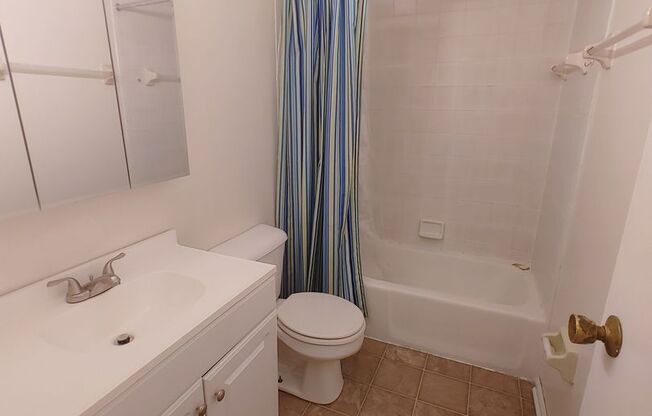 2 beds, 1 bath, $1,250, Unit 1