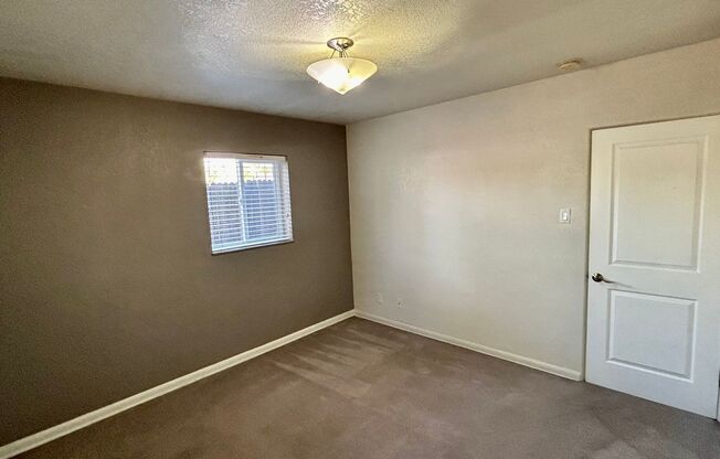 2 beds, 1 bath, 913 sqft, $1,800, Unit 101