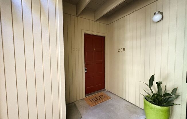 Charming 2BR/2BA Condo Steps from Downtown Mountain View