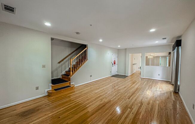 Beautiful 2 Bed 2 Bath End-Unit Townhome In Desired And Convenient Westwood Village