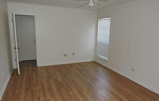 One Bedroom/ One Bath Apartment Steps from LSU