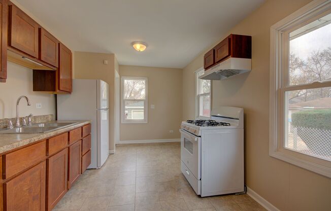 2 beds, 1 bath, $1,350