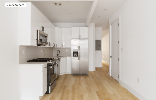 121 W 136 ST
