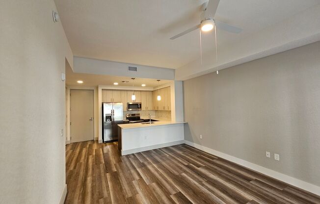 1 bed, 1 bath, 727 sqft, $2,165, Unit 441-4204