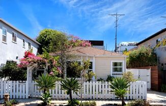 Dreamy Venice Living Awaits!