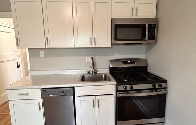 1 bed, 1 bath, $1,025, Unit 221