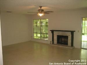 3 beds, 2 baths, $1,295