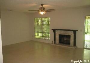 3 beds, 2 baths, $1,295