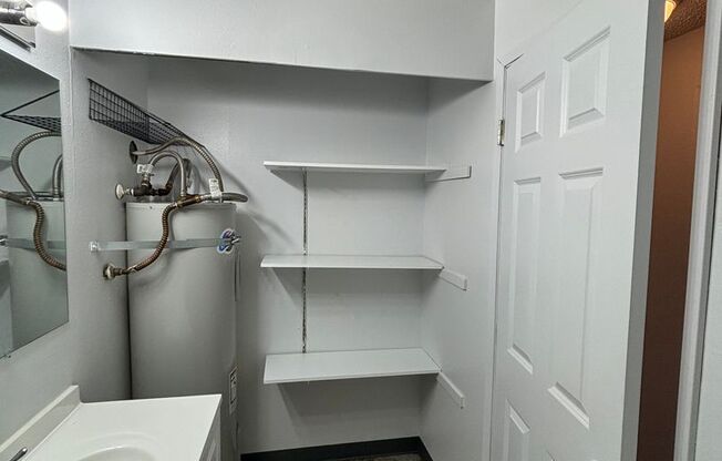 1 bed, 1 bath, 575 sqft, $1,150, Unit 08