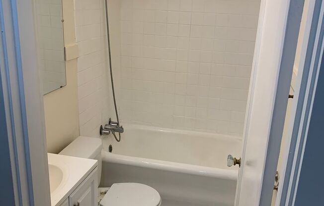 Studio, 1 bath, 400 sqft, $1,350, Unit 9