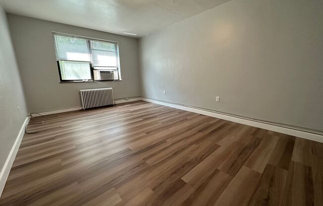 2 beds, 1 bath, 800 sqft, $1,899, Unit 6230 Fifth Ave. #323E