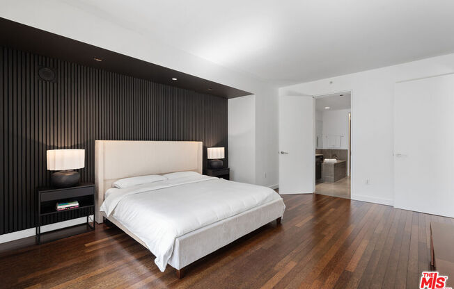 2 beds, 2 baths, 1,500 sqft, $5,500, Unit 7K