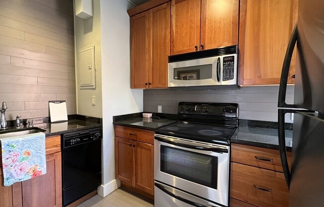351 Beacon St Apt 4