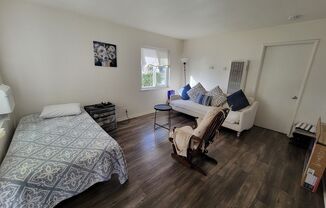 1 bed, 1 bath, $1,200, Unit 4117 E. White Ave