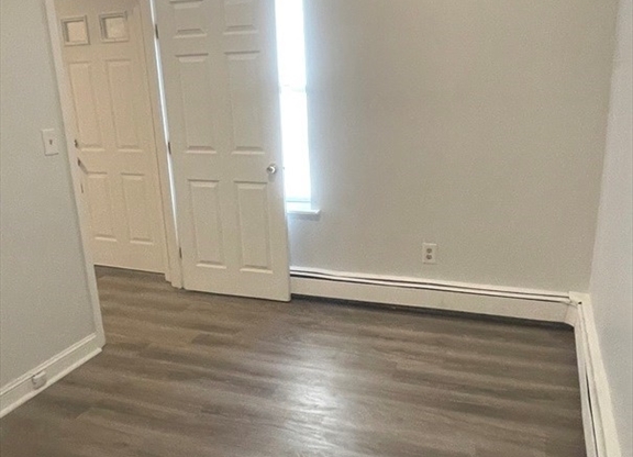 4 beds, 1 bath, 1,200 sqft, $4,000, Unit 3(2B)