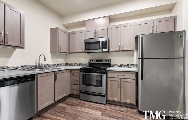 2 beds, 1.5 baths, 872 sqft, $1,650, Unit 226