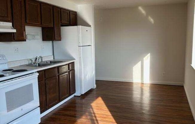 1 bed, 1 bath, 650 sqft, $825, Unit 36