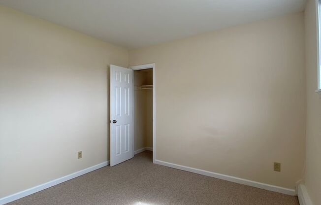 2 beds, 1 bath, 874 sqft, $1,465, Unit L-11