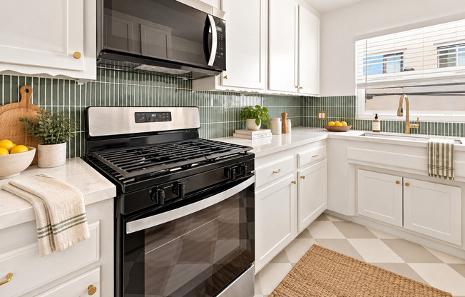 Newly Remodeled 1-Bedroom Upper Unit in Alamitos Beach