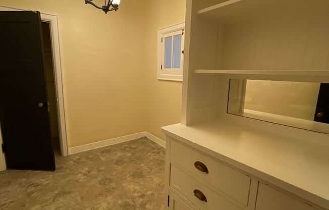 1 bed, 1 bath, 605 sqft, $1,195, Unit B-16