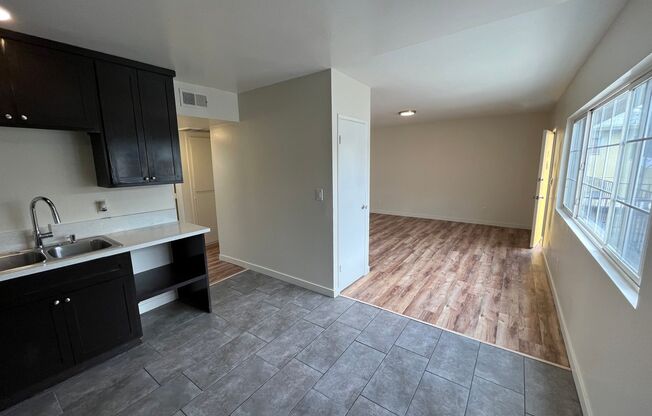 8517 Cedros Ave.