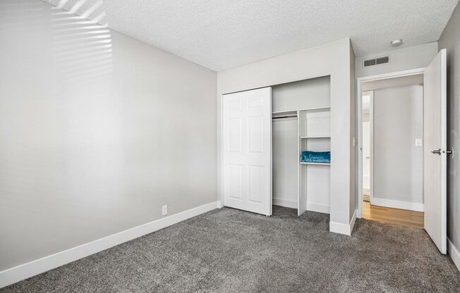 2 beds, 2 baths, 976 sqft, $1,448, Unit 5F