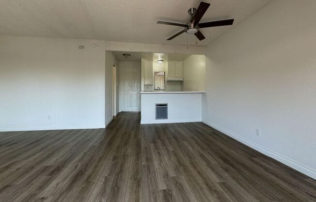 Studio, 1 bath, 450 sqft, $1,575, Unit 233