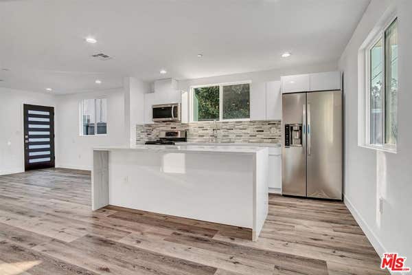 2421 S COCHRAN AVE