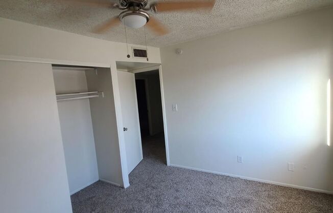 3 beds, 1 bath, $1,200, Unit 18