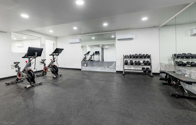 2 beds, 1 bath, 850 sqft, $1,350, Unit 26-C1