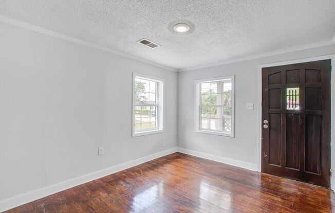 Modern Prime Location Near Park Circle