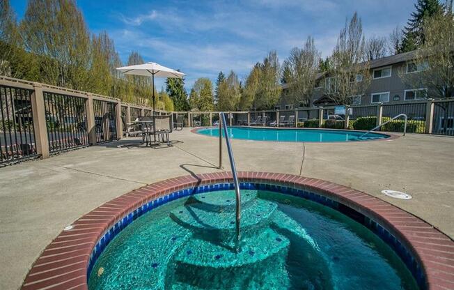 Issaquah Apartments- Creekside Apartments- hottub