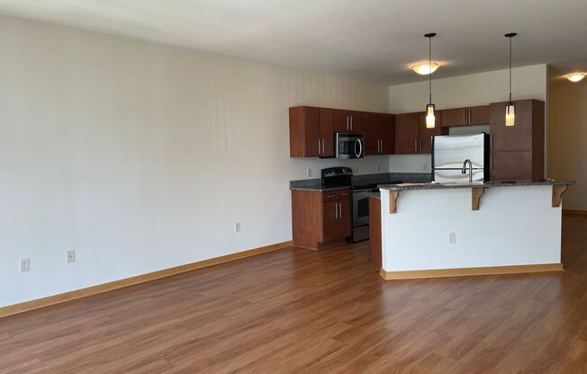 1 bed, 1 bath, 1,090 sqft, $2,095, Unit 324
