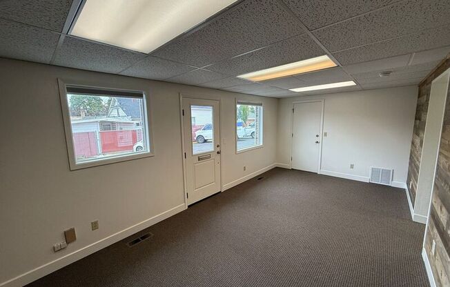 1367 COMMERCIAL ST SE