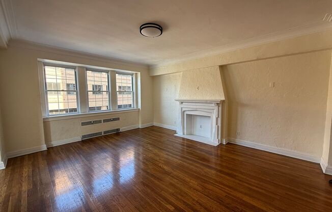 2 beds, 2 baths, 1,303 sqft, $2,200, Unit New King Edward  301