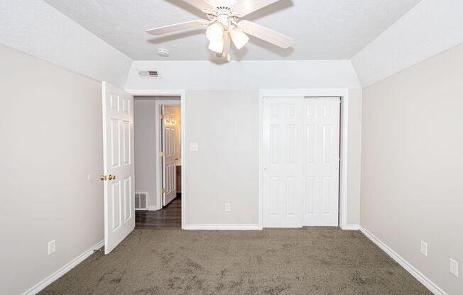 2 beds, 1 bath, 858 sqft, $1,096, Unit K6