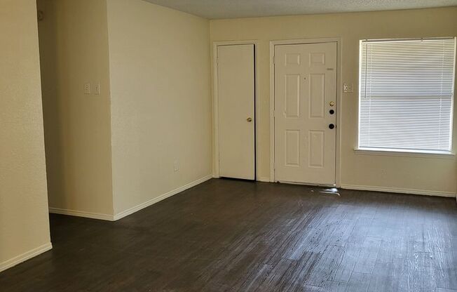 1417 Laura Ln, Dallas, TX 75241