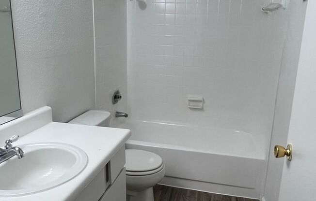 2 beds, 2 baths, 1,003 sqft, $1,050, Unit 0911