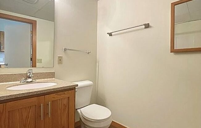 1 bed, 1 bath, 590 sqft, $1,300, Unit 221